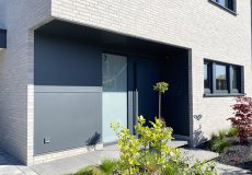 05_einfamilienhaus-neubau-detail-eingangsueberdachung-stadtvilla-massiv