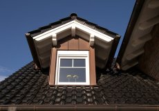 07_einfamilienhaus-neubau-detail-landhaus-gaube-kupfer-sparren