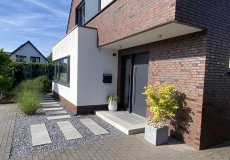 15_einfamilienhaus-neubau-detail-moderner-eingangsbereich