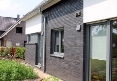 25_einfamilienhaus-neubau-detail-fassadengestaltung-massivhaus-klinker-putz