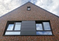 98_einfamilienhaus-neubau-detail-modernes-architektenhaus-fassade-klinker-fenster-fassadenplatten